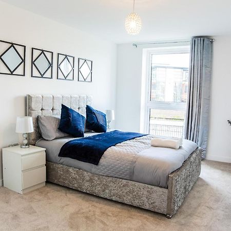 A Luxury 2 Bedroom Apartment With 2 Free Parking Chatham  Exteriör bild