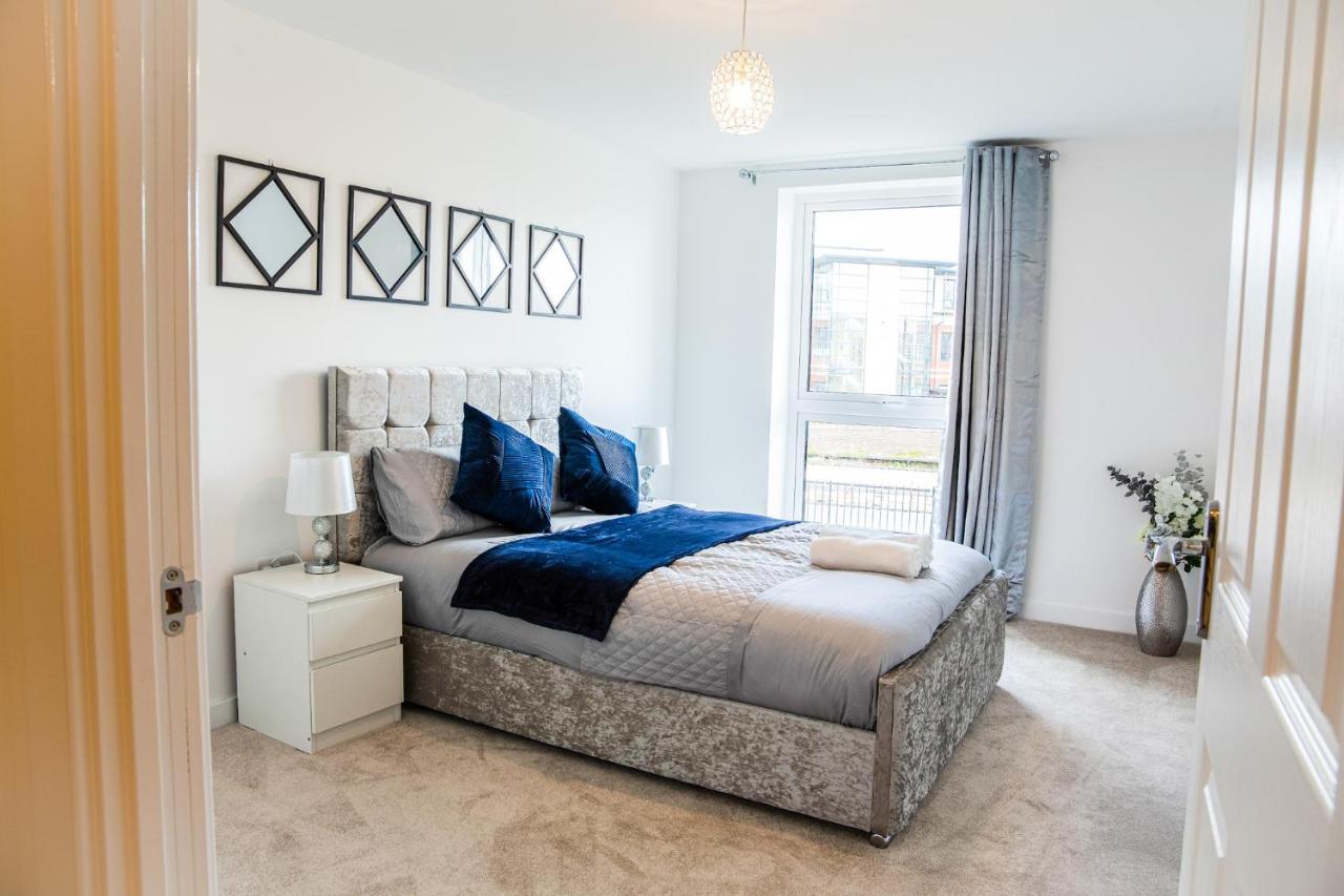 A Luxury 2 Bedroom Apartment With 2 Free Parking Chatham  Exteriör bild