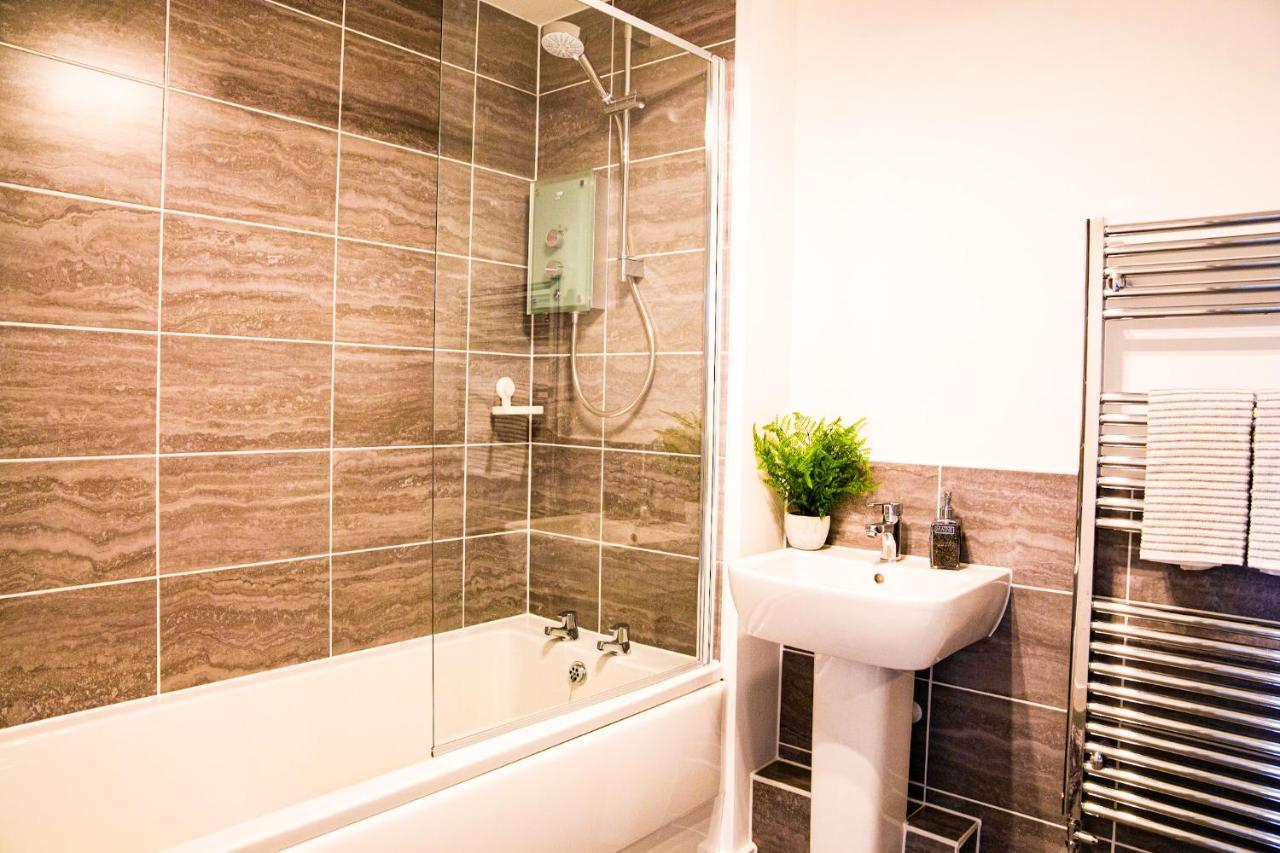 A Luxury 2 Bedroom Apartment With 2 Free Parking Chatham  Exteriör bild