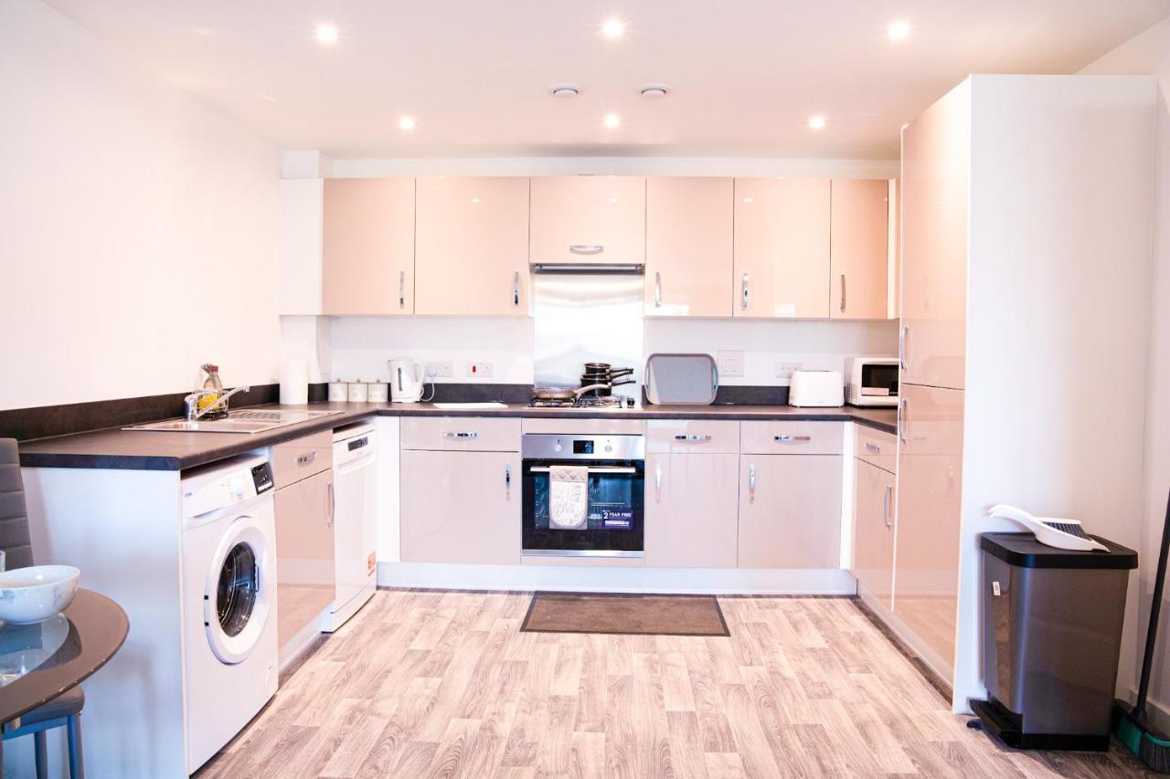 A Luxury 2 Bedroom Apartment With 2 Free Parking Chatham  Exteriör bild