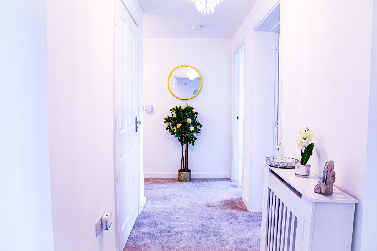 A Luxury 2 Bedroom Apartment With 2 Free Parking Chatham  Exteriör bild
