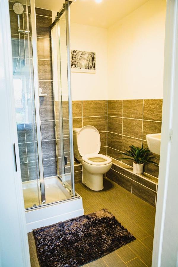 A Luxury 2 Bedroom Apartment With 2 Free Parking Chatham  Exteriör bild