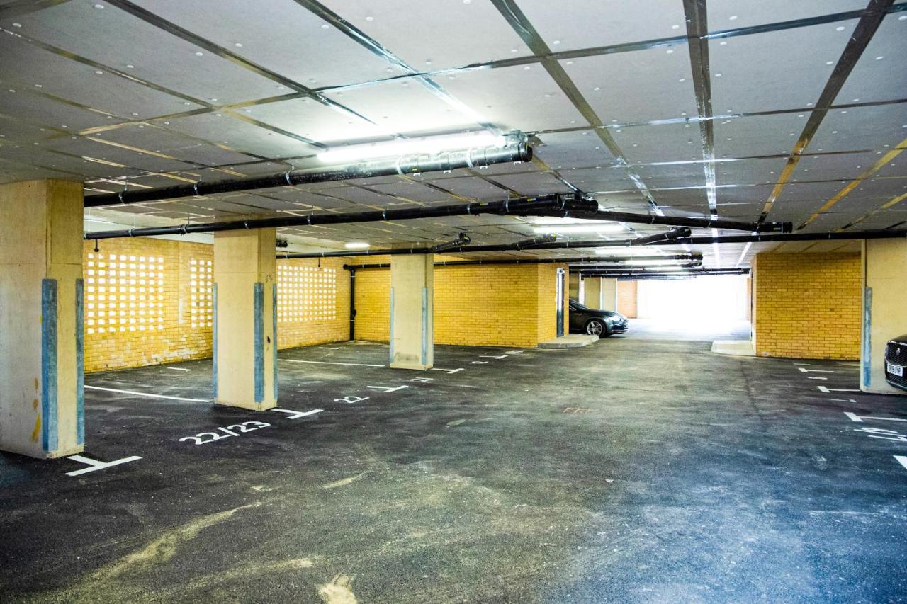 A Luxury 2 Bedroom Apartment With 2 Free Parking Chatham  Exteriör bild